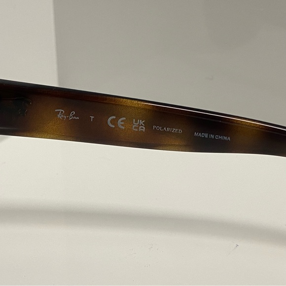 Ray•Ban RB4194 Polarized - Picture 4 of 6